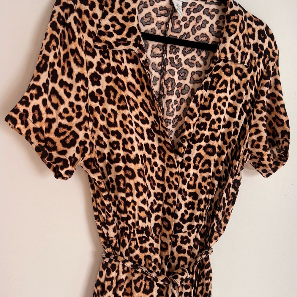 H&M Cheetah Print V-Neck Dress with tie Great condition